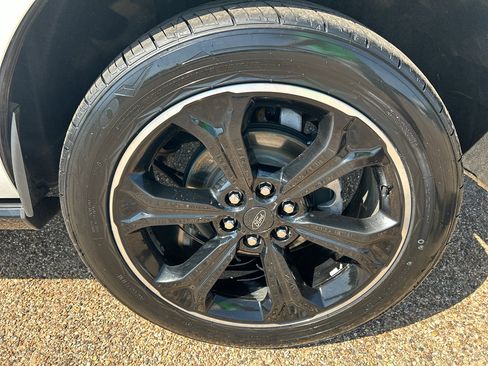 Used 2022 Ford Expedition Limited RWD image 9