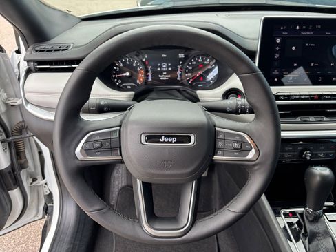 Used 2025 Jeep Compass Limited AWD/4WD image 29