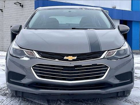 Used 2017 Chevrolet Cruze LT image 3