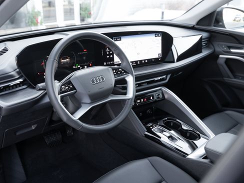Certified 2025 Audi Q5 Premium w/ Convenience Package AWD/4WD image 10