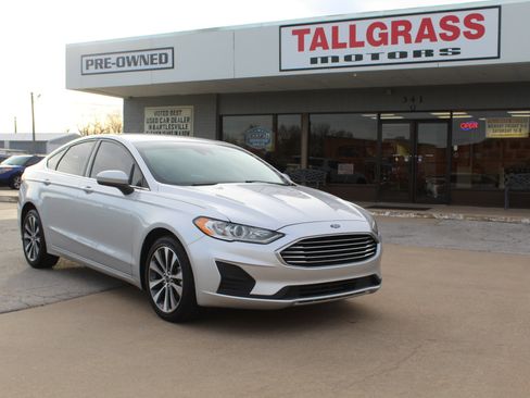 Used 2019 Ford Fusion SE image 1
