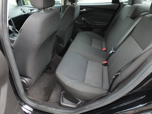 Used 2018 Ford Focus SE FWD image 12