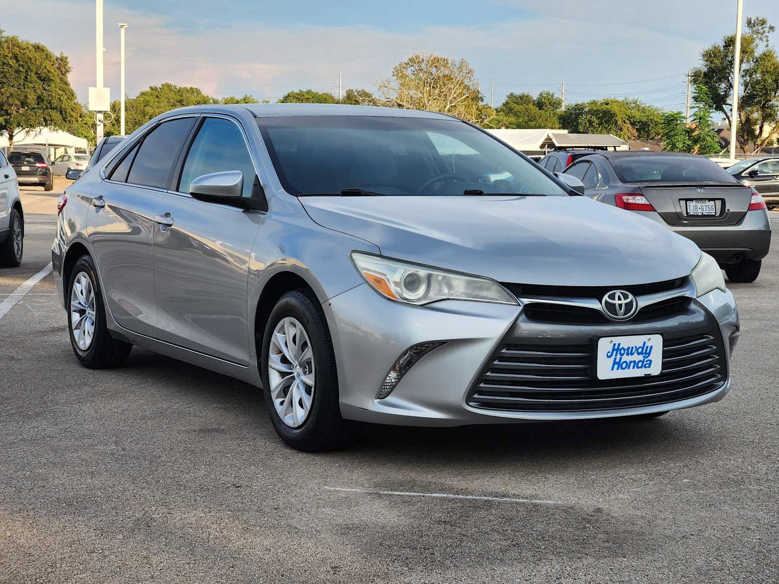 Used 2016 Toyota Camry LE FWD image 3
