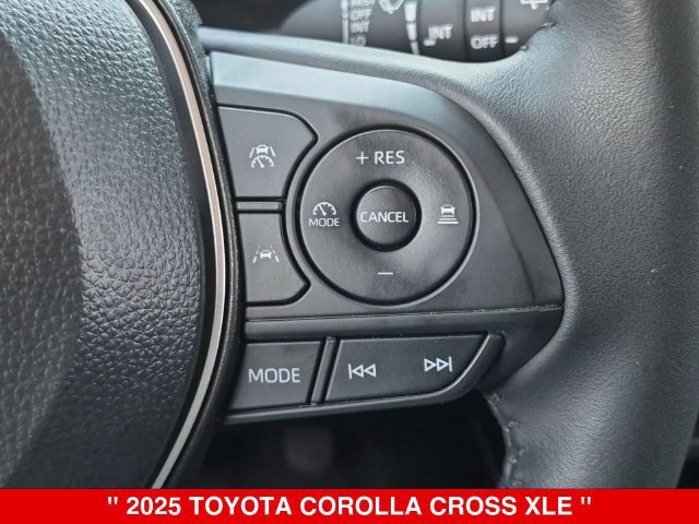 Used 2025 Toyota Corolla Cross XLE AWD/4WD image 20