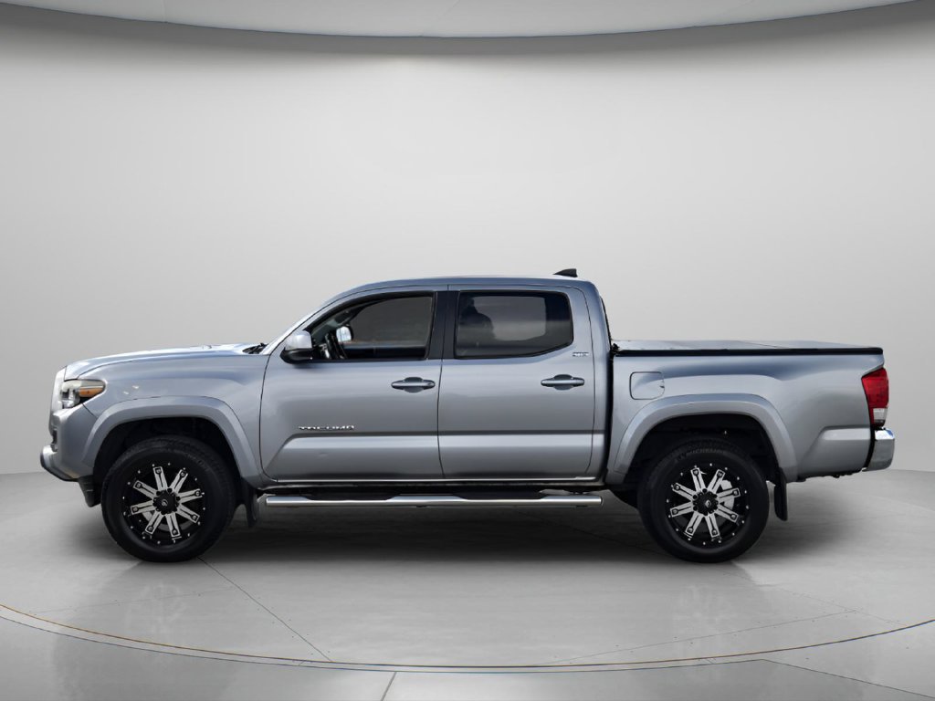 Used 2017 Toyota Tacoma SR5 w/ Tow Package RWD image 7