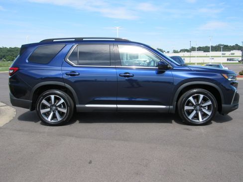 Used 2025 Honda Pilot Touring image 5