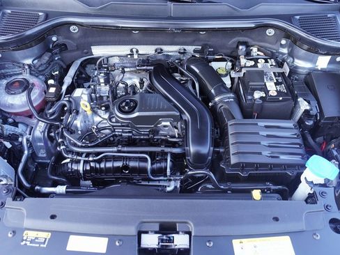 Used 2023 Volkswagen Taos SEL image 23