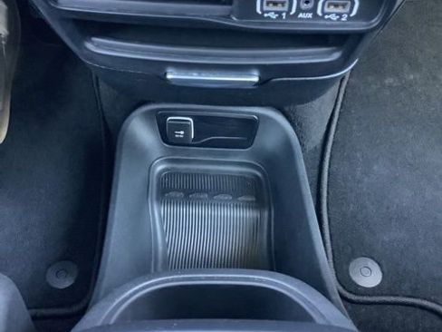 Certified 2025 Chrysler Pacifica Select FWD image 29