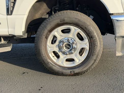 Used 2025 Ford F250 XLT image 10