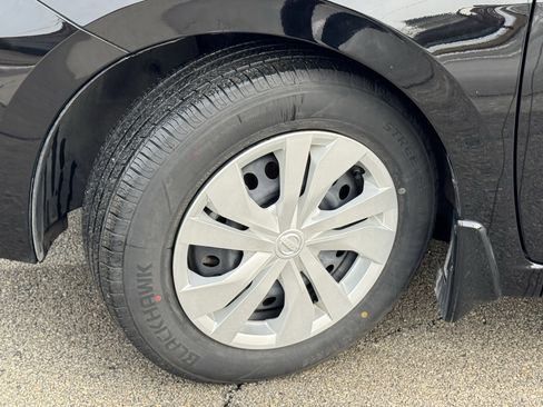 Used 2024 Nissan Versa S w/ Trunk Package image 38