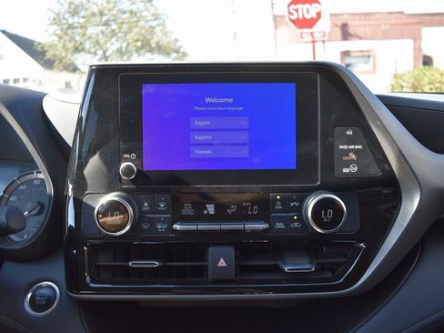 Used 2024 Toyota Highlander LE image 18