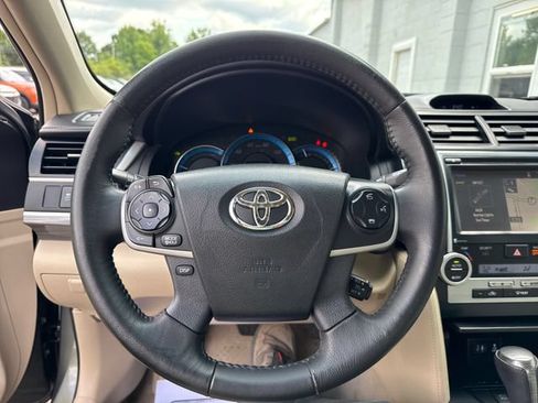 Used 2014 Toyota Camry XLE w/ Moonroof Package FWD image 19