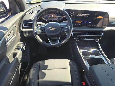 New 2026 Chevrolet Traverse LT w/ Sun and Wheel Package image 3