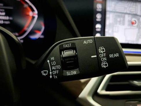 Used 2022 BMW X5 sDrive40i w/ M Sport Package RWD image 60
