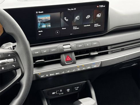 Used 2025 Kia K4 LXS image 16