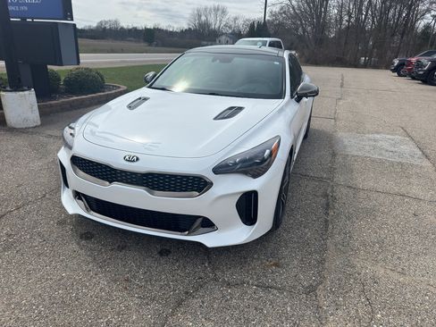 Used 2018 Kia Stinger GT2 image 2