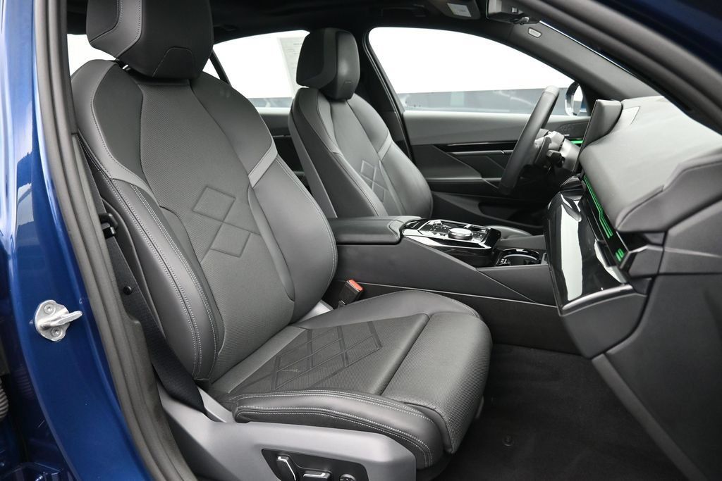 Used 2024 BMW 530i xDrive w/ Premium Package AWD/4WD image 28
