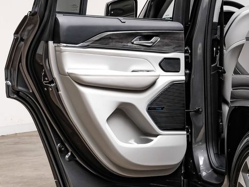 Used 2022 Jeep Grand Cherokee Overland w/ Luxury Tech Group IV image 43