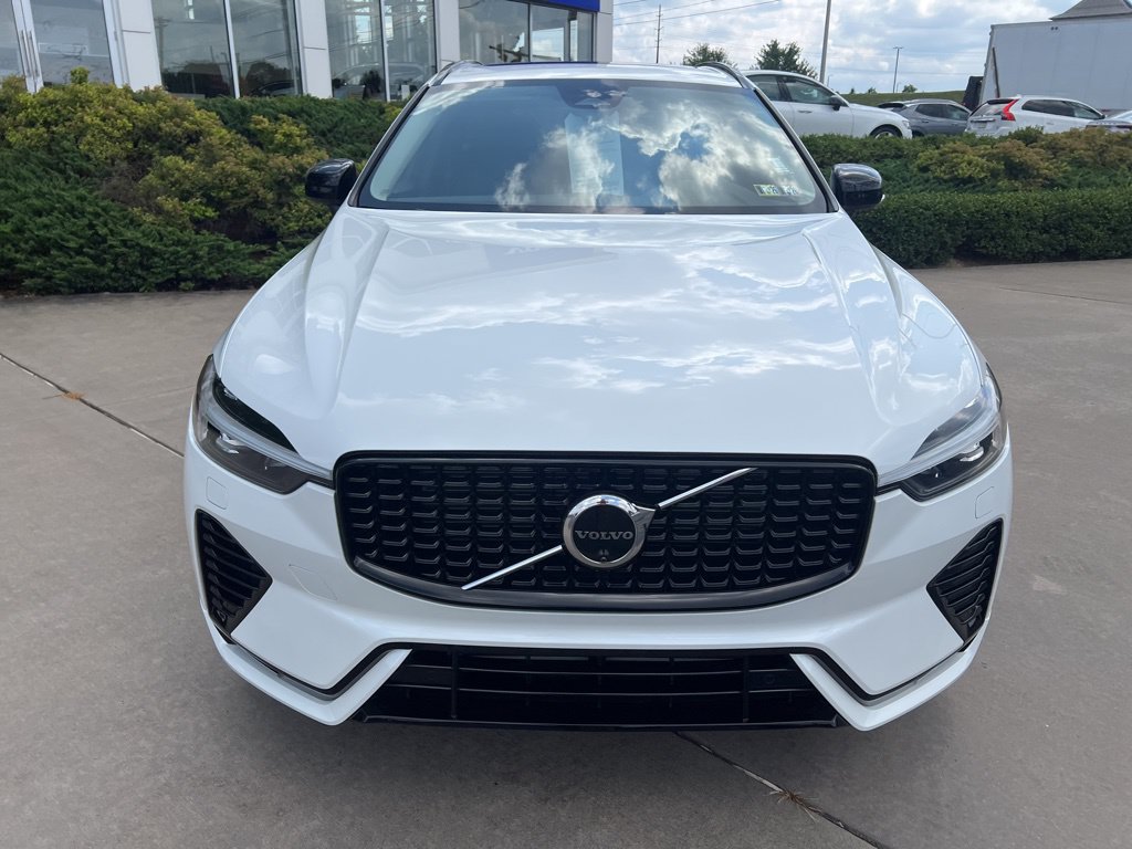 Certified 2025 Volvo XC60 T8 Plus w/ Protection Package Premier AWD/4WD image 8