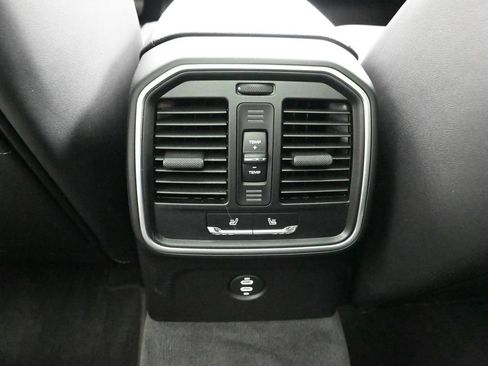 Certified 2025 Porsche Macan image 18