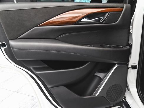 Used 2019 Cadillac Escalade Luxury image 12
