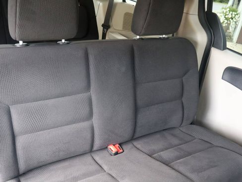 Used 2019 Dodge Grand Caravan SE w/ UConnect Hands-Free Group FWD image 37