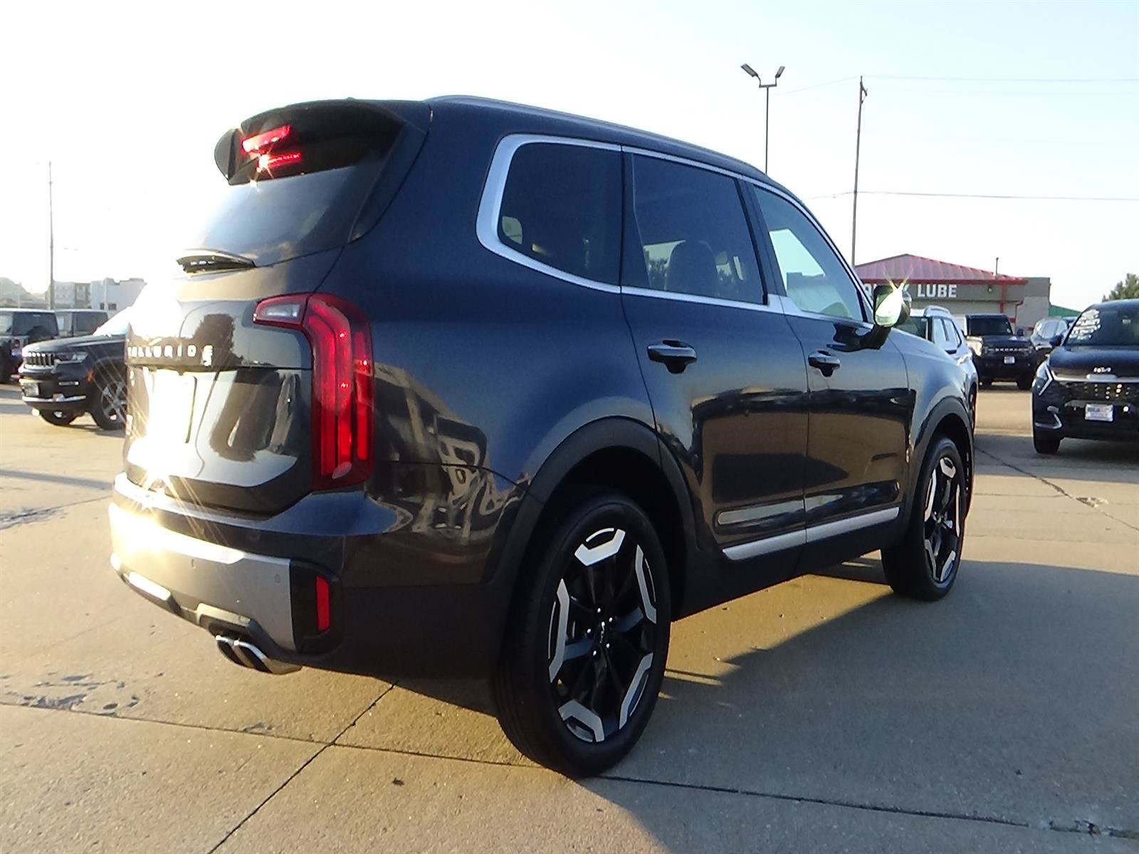 Used 2025 Kia Telluride S FWD image 6