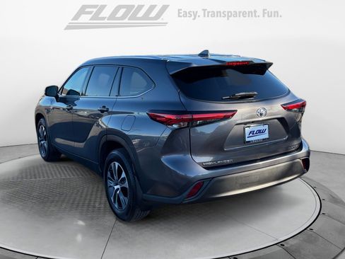 Used 2021 Toyota Highlander XLE image 6