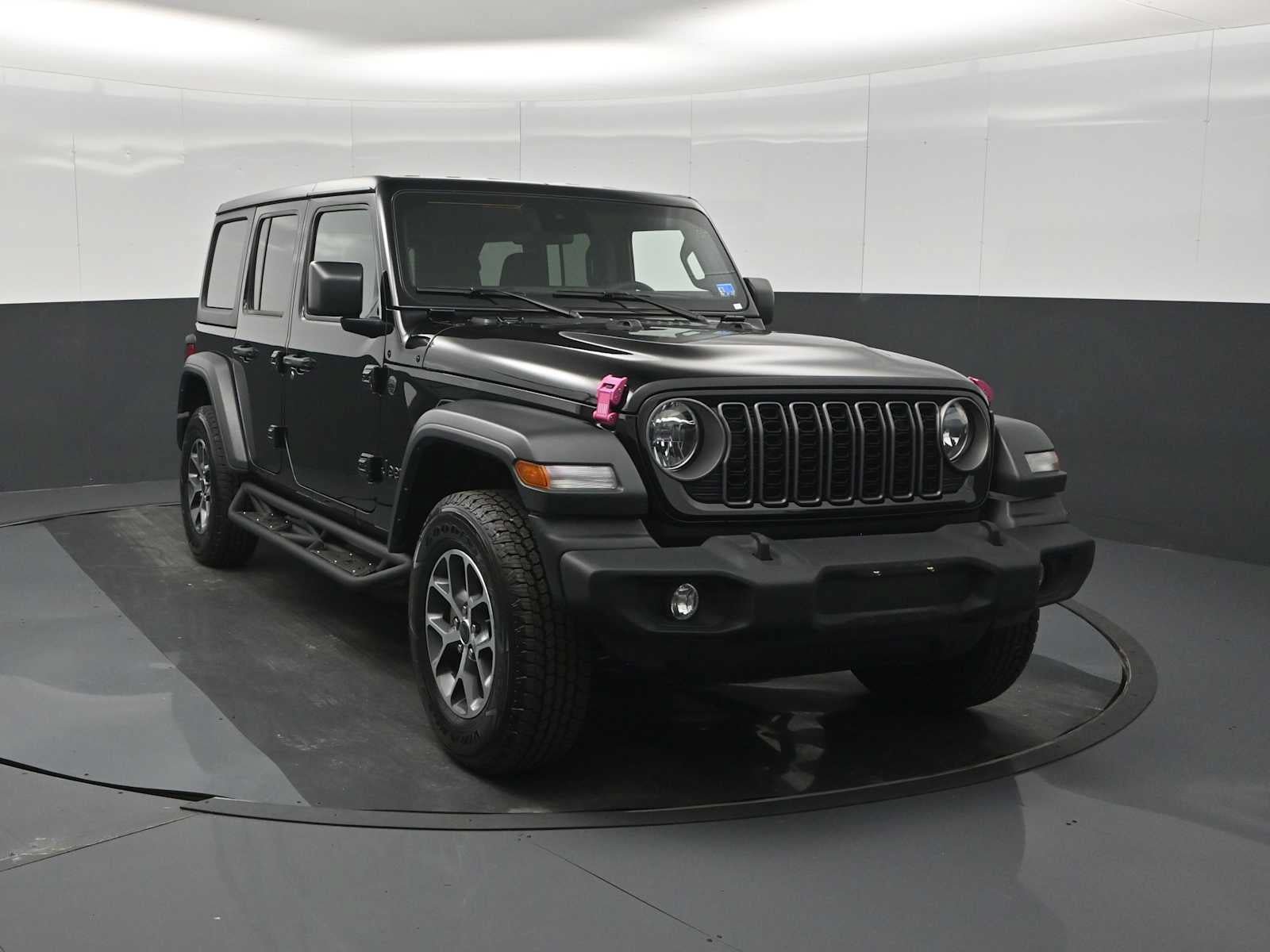 Used 2024 Jeep Wrangler Unlimited Sport AWD/4WD image 3