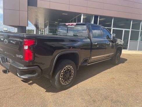 Used 2024 Chevrolet Silverado 2500 High Country w/ High Country Premium Package image 11