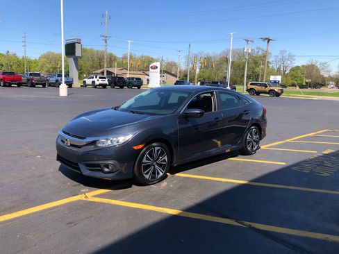 Used 2018 Honda Civic EX-L image 4