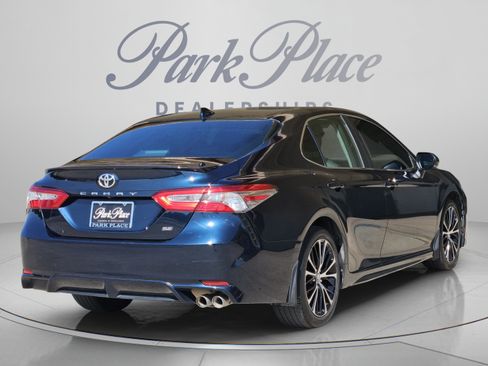 Used 2020 Toyota Camry SE w/ Convenience Package FWD image 6