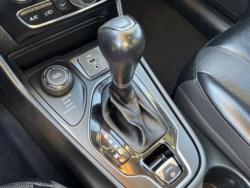 Used 2023 Jeep Cherokee Altitude Lux image 21