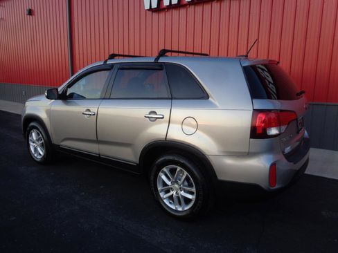 Used 2014 Kia Sorento LX image 7