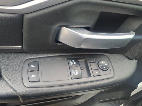 Used 2019 RAM 3500 Tradesman w/ Chrome Appearance Group image 15