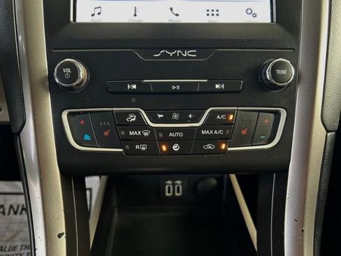 Used 2019 Ford Fusion SEL image 15