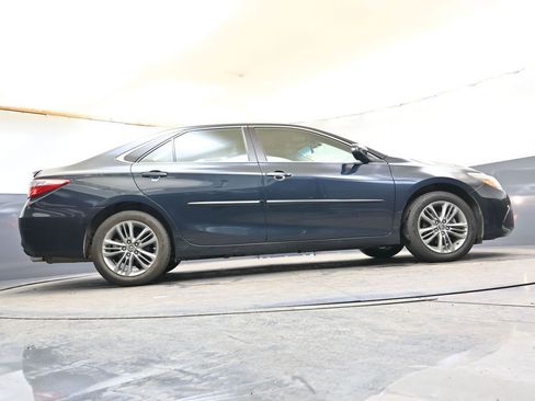 Used 2017 Toyota Camry SE w/ Moonroof Package image 33