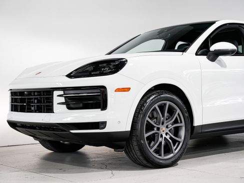 Used 2024 Porsche Cayenne w/ Premium Package Plus image 37