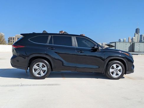 Used 2024 Toyota Highlander LE image 8