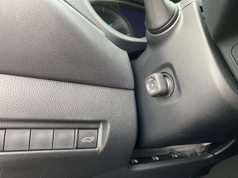 Used 2022 Toyota Venza XLE image 17