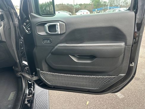 Used 2021 Jeep Gladiator Overland image 14