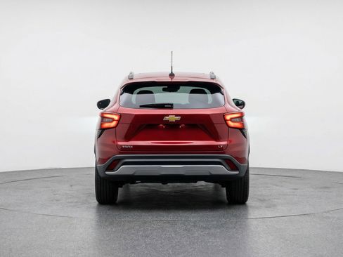 Used 2025 Chevrolet Trax LT image 7