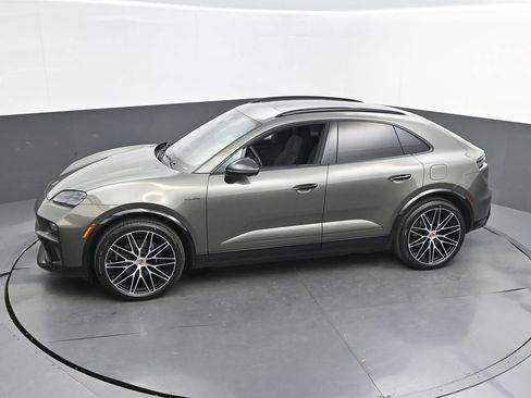 New 2026 Porsche Macan 4 Electric AWD/4WD image 28