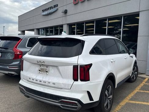 Used 2022 Kia Sorento S w/ Panoramic Sunroof Package FWD image 4