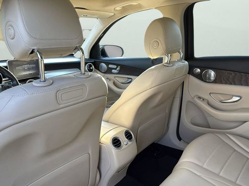 Used 2018 Mercedes-Benz GLC 300 4MATIC image 29