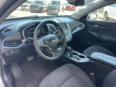 Used 2018 Chevrolet Malibu LT image 12