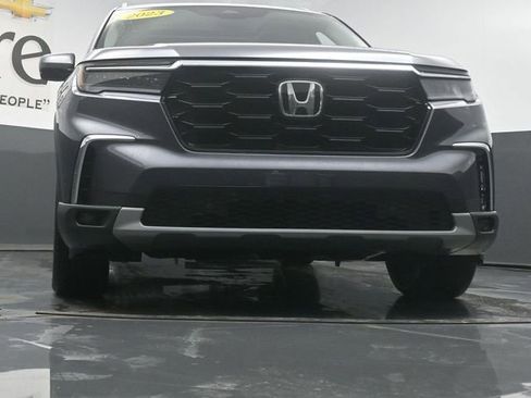 Used 2023 Honda Pilot Touring image 3