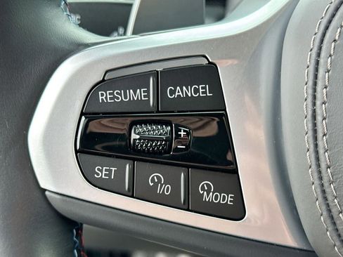 Used 2025 BMW X7 M60i image 38