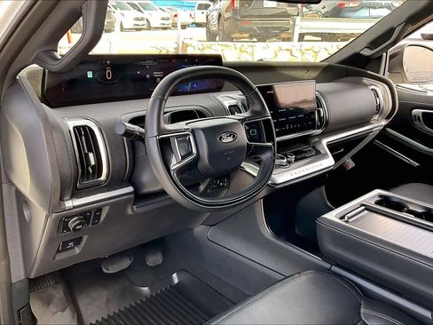 Used 2025 Ford Expedition Max Platinum w/ Stealth Performance Package AWD/4WD image 18