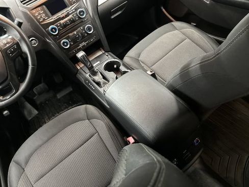 Used 2017 Ford Explorer XLT AWD/4WD image 23